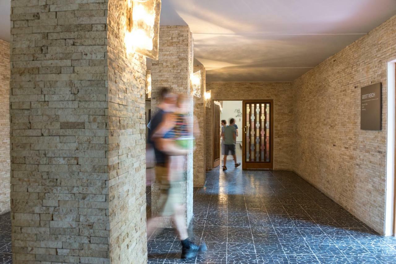 Campus Horn Hotel Екстериор снимка